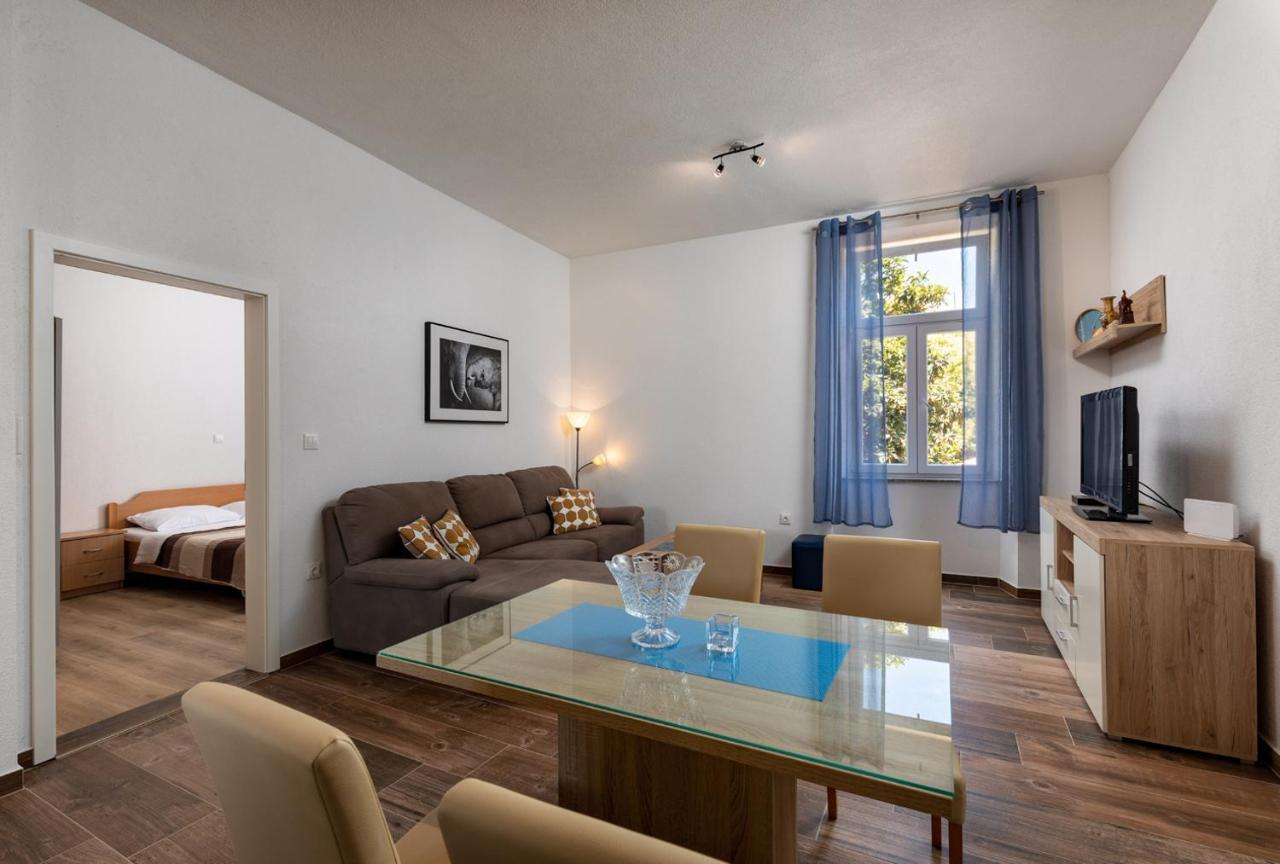 Apartments Smaila 1729 Pula Ngoại thất bức ảnh