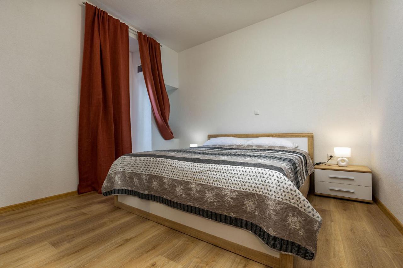 Apartments Smaila 1729 Pula Ngoại thất bức ảnh