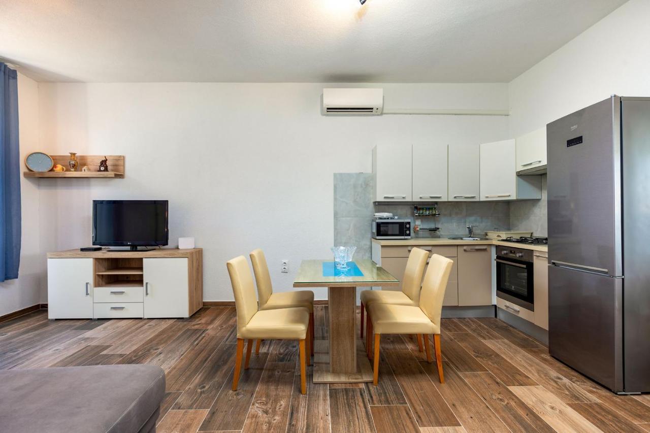 Apartments Smaila 1729 Pula Ngoại thất bức ảnh