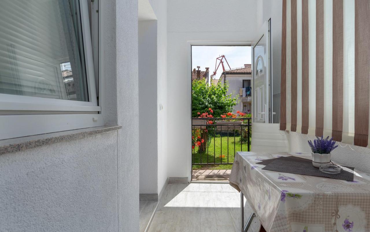 Apartments Smaila 1729 Pula Ngoại thất bức ảnh
