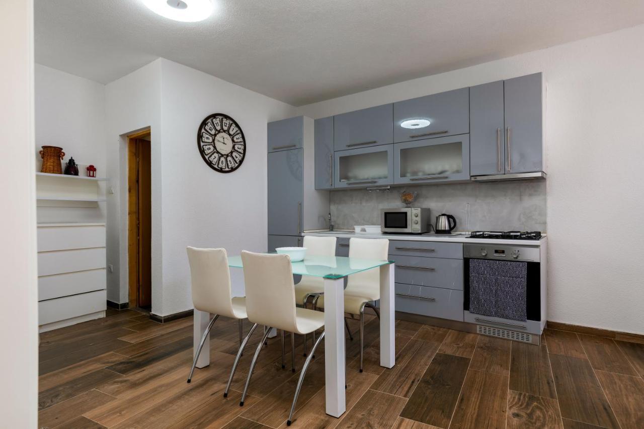 Apartments Smaila 1729 Pula Ngoại thất bức ảnh